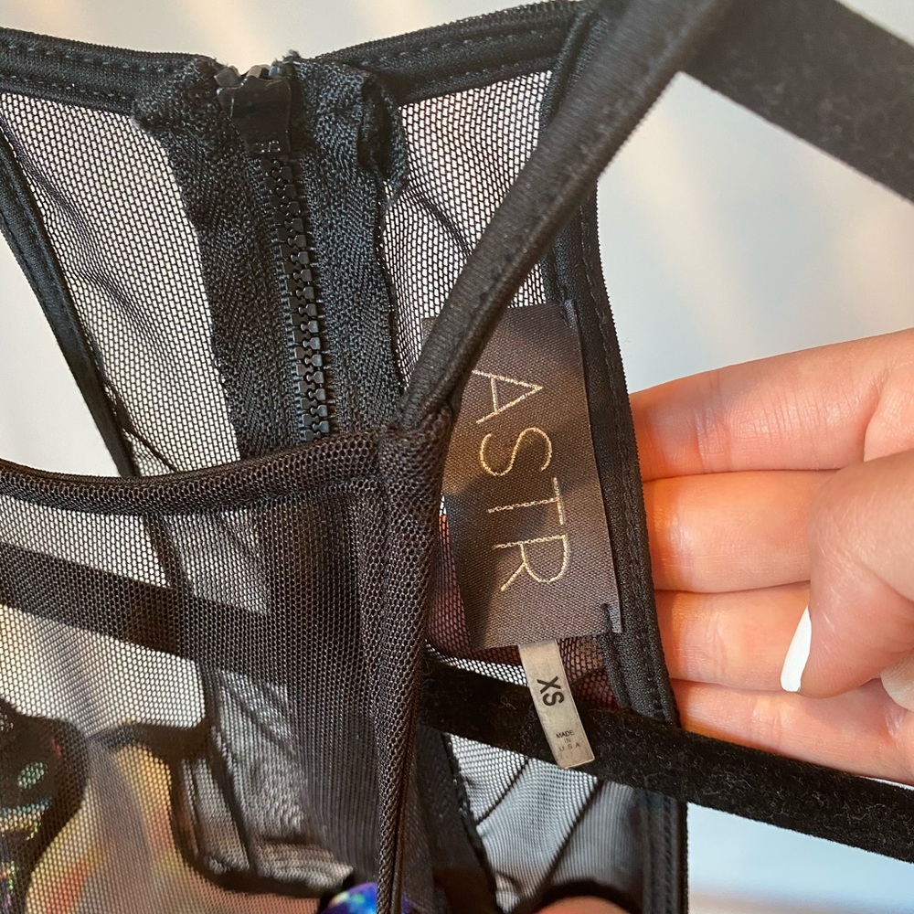 Astr: Cropped Tie-dye Razorback - Picture 5 of 5
